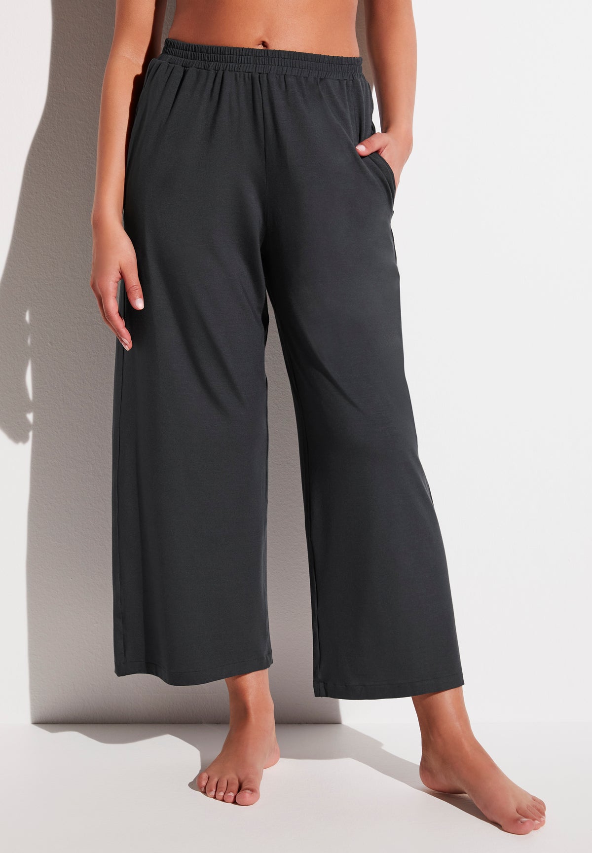 Pureness | Hose Cropped - nearly black