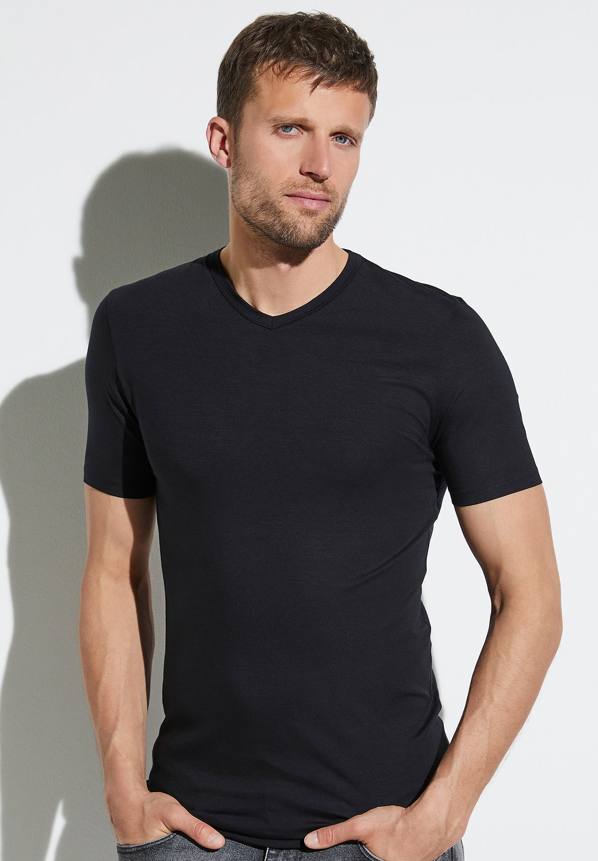 Pureness | T-Shirt à manches courtes col en V - black