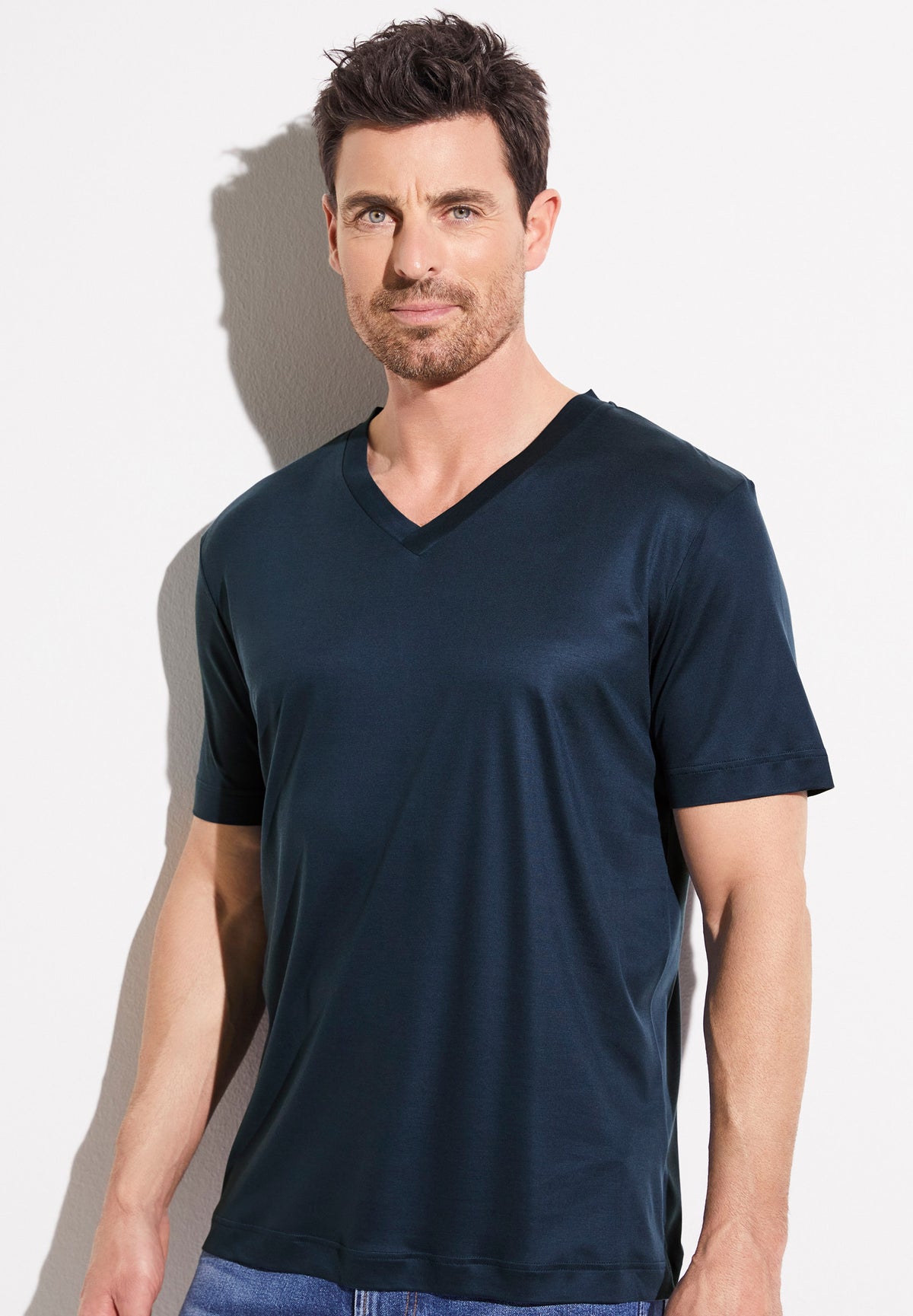 Sustainable Luxury | T-Shirt kurzarm V-Ausschnitt - dark blue